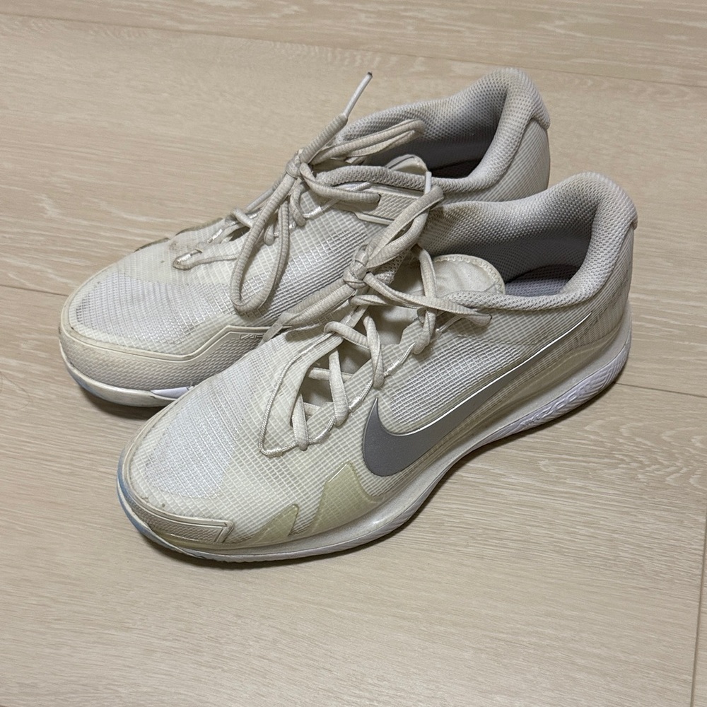 ✨ Nike Cream and White Sneakers